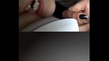 Держит турчанку за руки и страстно чпокает раком